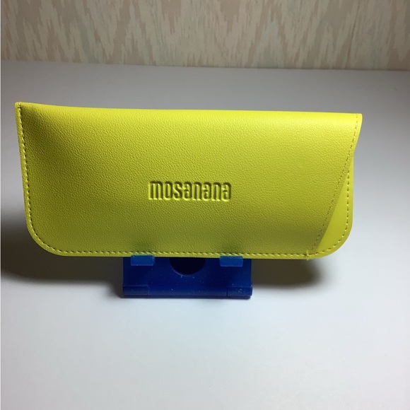 Glass case - Picture 1 of 3